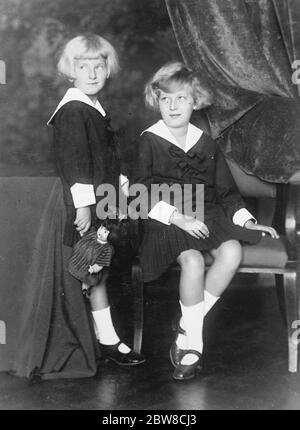 Alice e Irma de Hadamar , due sorelle ungheresi , che sono state possedute dalla natura con ricordi sorprendenti . 24 settembre 1927 Foto Stock