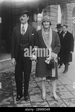 Oswald Mosley, deputato e Lady Mosley durante la loro visita a Berlino. Lady Cynthia ( Curzon ) 30 gennaio 1928 Foto Stock