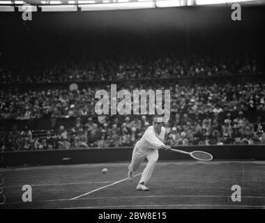 Tutte le finali francesi a Wimbledon . Henri Cochet in gioco contro René Lacoste . 6 luglio 1928 Foto Stock