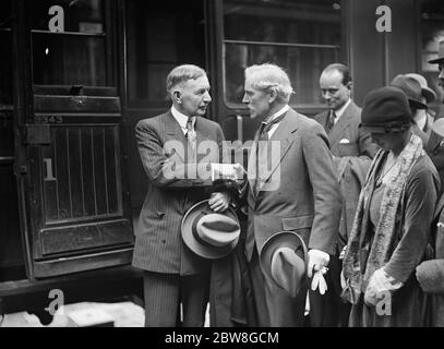 Incontro storico del Premier Ramsay MacDonald e dell'ambasciatore americano nelle Highlands . Il generale Charles Dawes al suo arrivo alla stazione di Forres . 17 giugno 1929 Foto Stock