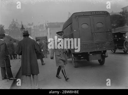 Il Re tiene un levee al St James Palace . Il reverendo J Parry Evans parte. 3 marzo 1931 Foto Stock