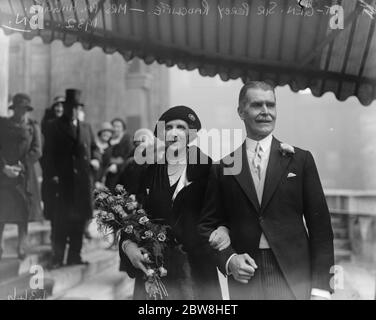 Il generale Sir Percy Radcliffe si sposò . Il generale Sir Percy Radcliffe , che è comandante in capo in Scozia , è stato sposato con la signora P M Haggie a St John's , Smith Square . 15 novembre 1932 Foto Stock