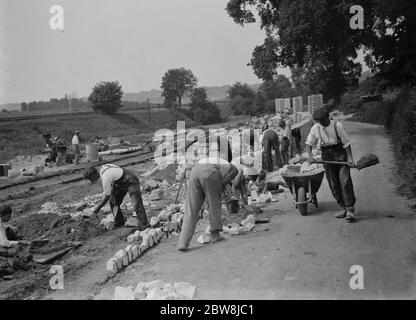 Costruzione di un muro con pietra di Waterloo Bridge . Santa Maria Cray . 1937 Foto Stock