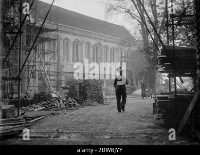 Lavori di restauro presso Eltham Palace , Greenwich . 1935 . Foto Stock