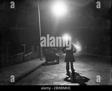 Shooters Hill di notte alla luce delle lampade di strada . 1936 . Foto Stock