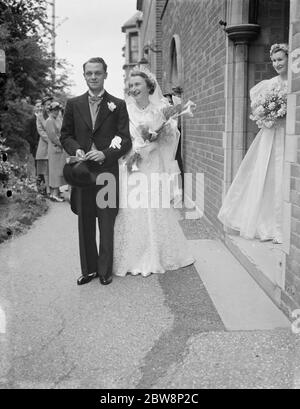 Le nozze di D Rudlins e Miss M Stables a Eltham . 23 aprile 1938 Foto Stock