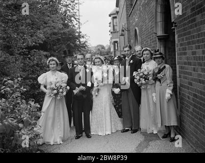 La festa di nozze di D Rudlins e Miss M Stables a Eltham . 23 aprile 1938 Foto Stock