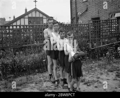 Boxers a Eltham . I fratelli Folkard . 9 agosto 1938 Foto Stock