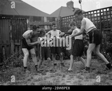 Boxers a Eltham . I fratelli Folkard . 9 agosto 1938 Foto Stock