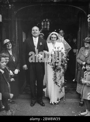 Le nozze di John Topham e di Miss Muriel Haken . Lo sposo e lo sposo . 1938 Foto Stock