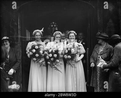 Le nozze di John Topham e di Miss Muriel Haken . Le bridesmaids . 1938 Foto Stock