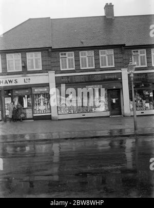 Robins store sulla Marechal Niel Parade a Sidcup , Kent . 1937 Foto Stock