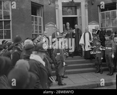 Annunciando il nuovo Re a Dartford . La proclamazione reale dell'adesione di Edoardo VIII è letta a Dartford , Kent . 1936 Foto Stock