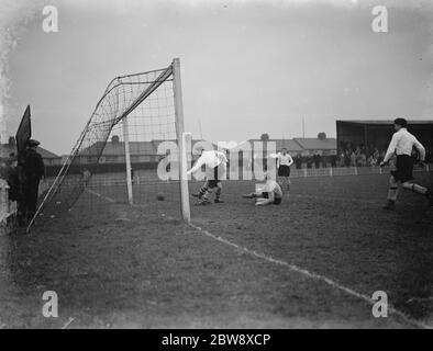 Dartford vs. Riserve Arsenal - Lega Meridionale - riserve Arsenal punteggio ma è regolato fuori - 04/02/39 Goal bocca azione . 1939 Foto Stock