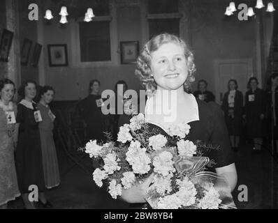 La regina del Carnevale di Dartford , Miss Joan Tompkins . 1 maggio 1939 Foto Stock