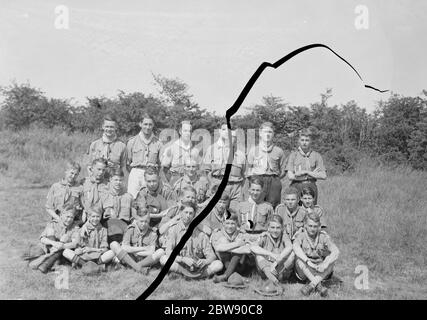 Ispezione Kent Scouts in preparazione del 5° World Scout Jamboree in Olanda che si svolge più tardi nel corso dell'anno . Una fotografia di gruppo . 6 giugno 1937 Foto Stock