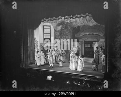 Dartford amatuer drammatica e operatica società che esegue il Mikado . 1939 Foto Stock