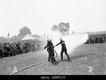 Il torneo nazionale di vigili del fuoco . Trapano per tubo antincendio . 1939 Foto Stock