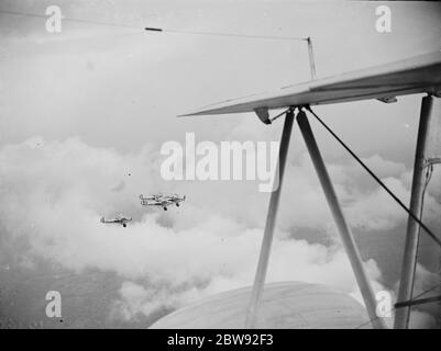 I demoni Hawker di No. 23 Squadron RAF volano in formazione. . 1939 Foto Stock