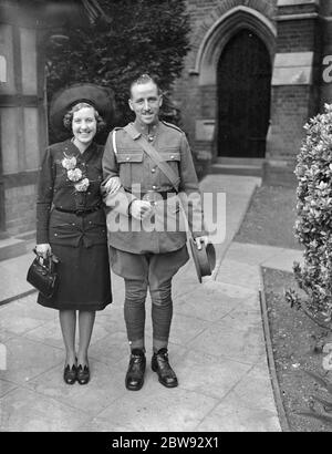 Le nozze dei Lampards a Mottingham , Kent . Lo sposo e lo sposo . 1939 Foto Stock