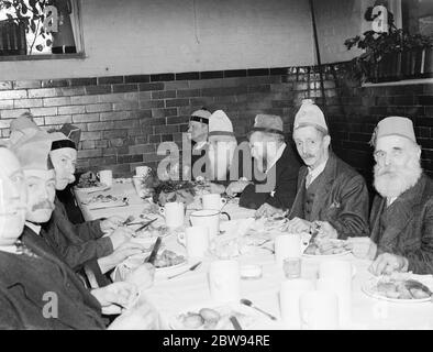 Cena di Natale all'Old Men's Institute di Farnborough, Kent . 1936 Foto Stock