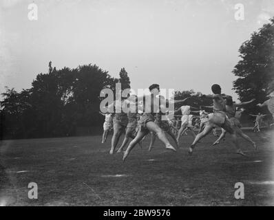 Bergman Osterberg College of Physical Education a Darford, Kent . Ragazze che ballano ungherese . 1936 Foto Stock