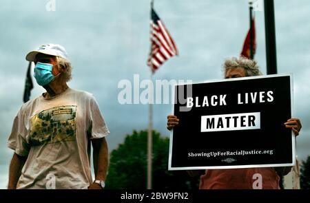 Due manifestanti che sostengono Black Lives Matter negli Stati Uniti Foto Stock