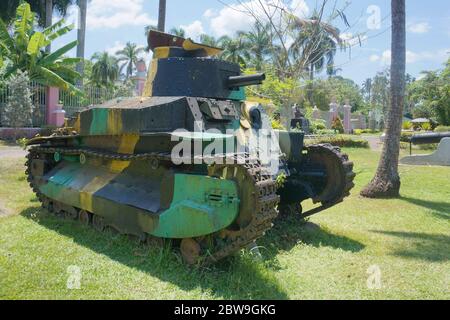 Vecchio carro armato dell'esercito esposto a Quezon, Filippine, Asia sudorientale. Foto scattata il 1 maggio 2014. Foto Stock