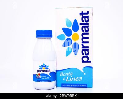 Zymil Parmalat latte pastorizzato a basso contenuto di grassi senza  lattosio latte Foto stock - Alamy