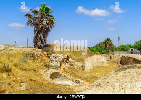 Vista del fossato della città (era crociata), nel Parco Nazionale di Apollonia (Tel Arsuf), Herzliya, Israele Foto Stock