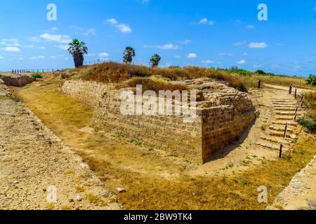 Vista del fossato della città (era crociata), nel Parco Nazionale di Apollonia (Tel Arsuf), Herzliya, Israele Foto Stock