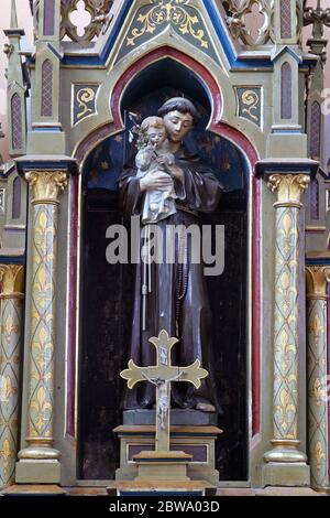 Sant'Antonio custodisce la statua di Gesù bambino sull'altare di Sant'Antonio da Padova presso la chiesa di San Rocco a Luka, Croazia Foto Stock