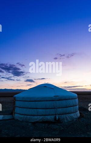 Un ger mongolo in campeggio, Mongolia, Mongolia, Asia, Asiatico Foto Stock