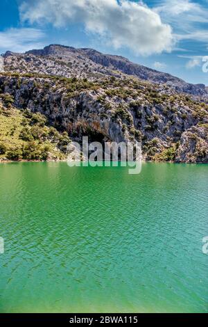 Lago artificiale Gorg Blu nella Serra de Tramuntana, Maiorca, Isole Baleari, Spagna, Europa Foto Stock