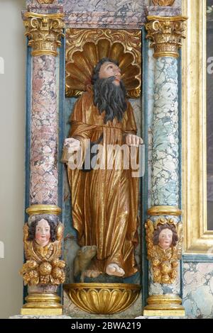 Sant'Antonio l'abate statua sull'altare maggiore della chiesa di Sant'Antonio di Padova a Vukmanic, Croazia Foto Stock