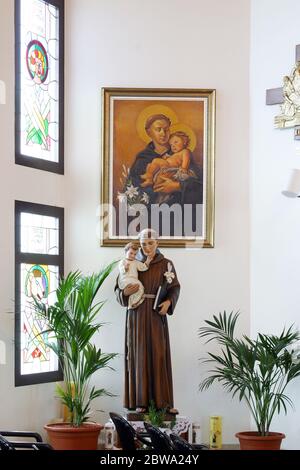 Sant'Antonio da Padova tiene il bambino Gesù, nella Chiesa di Sant'Antonio da Padova a Gradici, Croazia Foto Stock