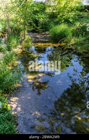 Una selezione di immagini da Walking the Thames Walk in the Cotswolds che si trova a 184 miglia dalla sorgente vicino Kemble al Finish in Londra Inghilterra Foto Stock