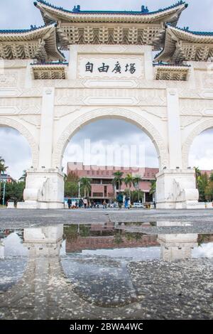 Taipei, Taiwan - Gen 2020: piazza della libertà taipei accanto alla sala commemorativa nazionale chiang kai-shek situata nel distretto di Zhongzheng. Famoso punto di riferimento per Foto Stock