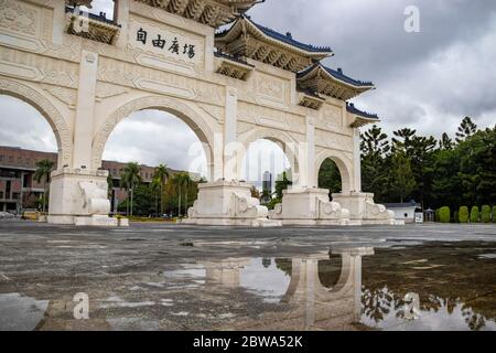 Taipei, Taiwan - Gen 2020: piazza della libertà taipei accanto alla sala commemorativa nazionale chiang kai-shek situata nel distretto di Zhongzheng. Famoso punto di riferimento per Foto Stock