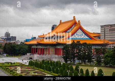 TAIPEI, TAIWAN - Gen 2020 - la Sala dei Concerti Nazionale si trova sulla facciata il 16 gennaio a Taipei. La sala concerti nazionale ospita un flusso di eventi da parte di locali e. Foto Stock