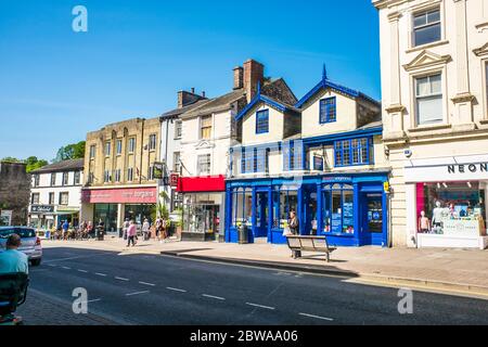 Kendal UK 28 maggio 2020 l'esterno di un supermercato espresso Tesco Foto Stock