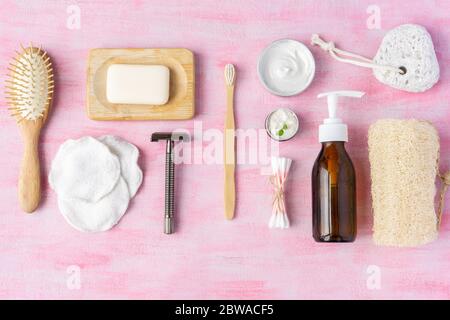 Nessun accessorio per bagno di scarto. Vista dall'alto, layout Foto Stock