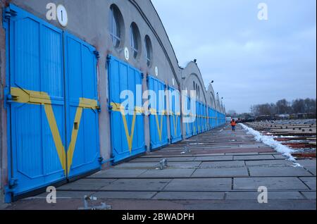 Capanno della metropolitana: Piste e cancelli vuoti della sala di manutenzione Foto Stock