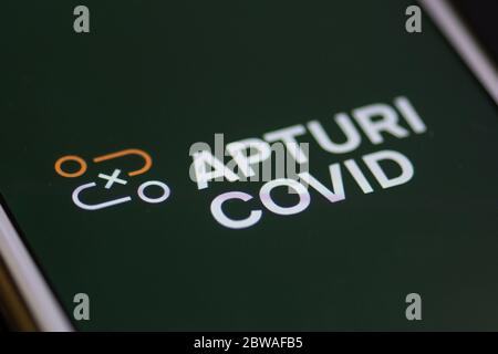 Stop Covid, Apturi Covid, COVID-19 ufficiale o Coronavirus Contact Tracing app per Lettonia, Europa, prima applicazione al mondo Foto Stock