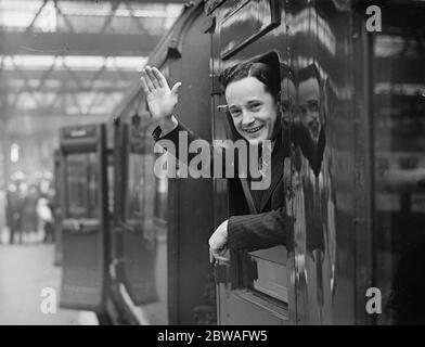 A Waterloo , in partenza per il tour del Sud Africa e della Nuova Zelanda Horace Lindrum , il giocatore di snooker 30 marzo 1939 Foto Stock