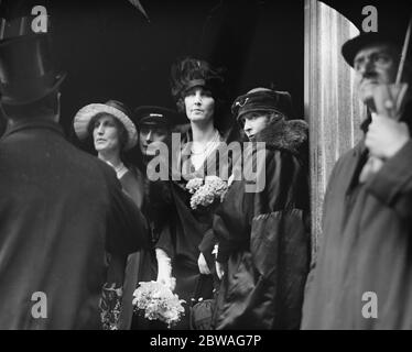 Battesimo della figlia del Principe e della Principessa Bibesco , Duchessa di Portland 7 luglio 1920 famiglia di Elisabetta, Principessa Bibesco (nome da nubile Asquith; 26 febbraio 1897 - 7 aprile 1945) Foto Stock