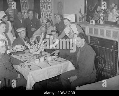 Alcune delle prime vittime di guerra all'Horton Military Hospital , Epsom , Surrey . 30 dicembre 1939 Foto Stock