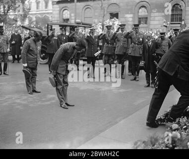 Principe della Corona del Giappone a Londra il Principe rende omaggio al cenotafio 10 maggio 1921 Foto Stock