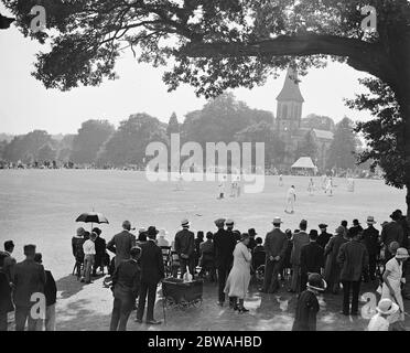 Southborough Green , scena di uomini contro donne carità cricket match 6 settembre 1933 Foto Stock