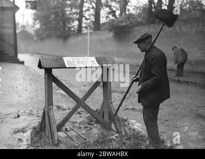 Elezione generale , ottobre 1924 Sir Rowland Blades viaggio al pozzo Amato a Epsom 24 ottobre 1924 Foto Stock